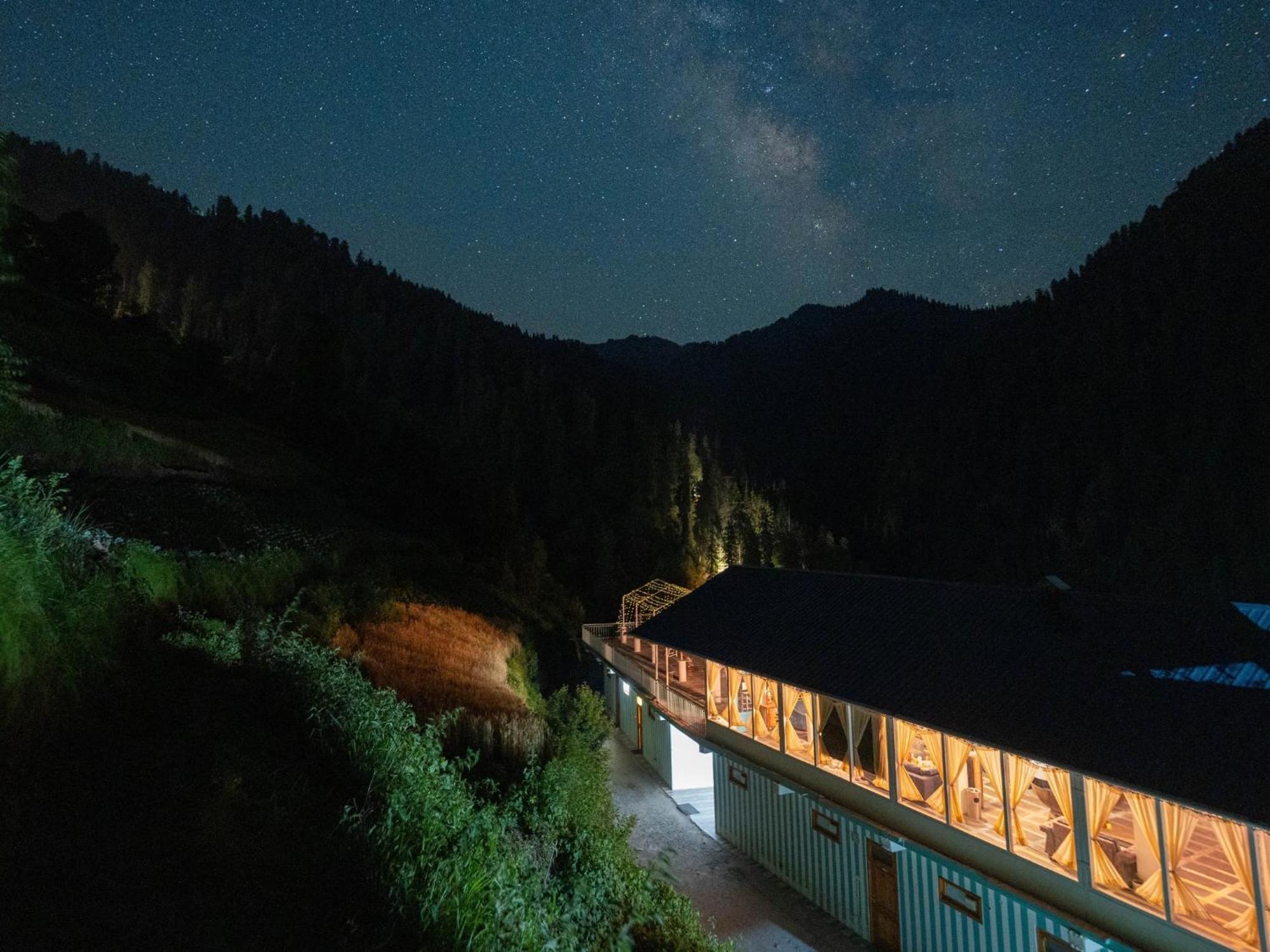 Hostel Moustache Shoja, Jibhi Exteriér fotografie